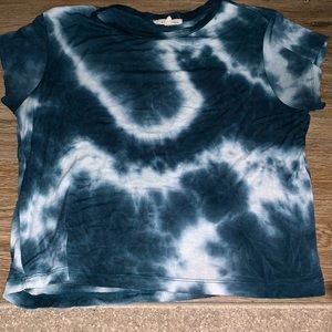 Slightly cropped tshirt